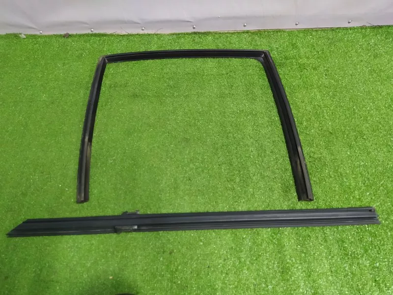 Уплотнитель стекла двери