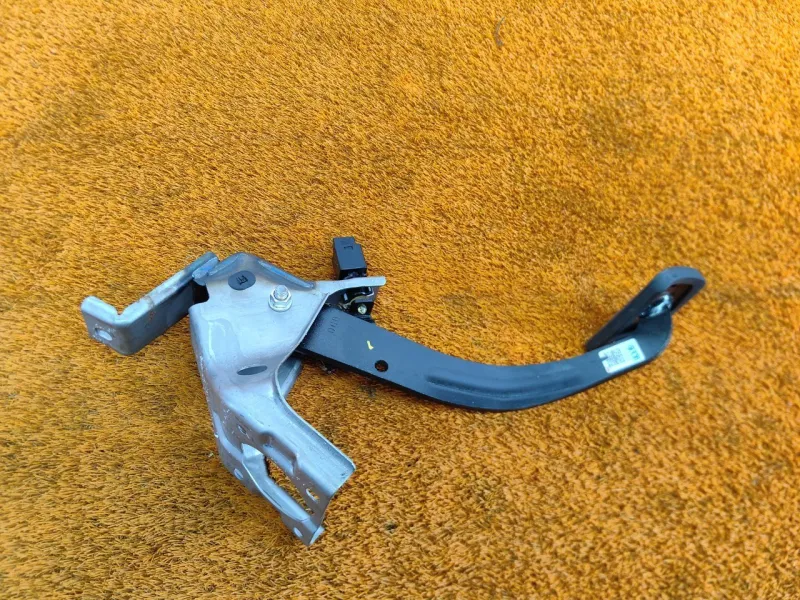 Педаль тормоза