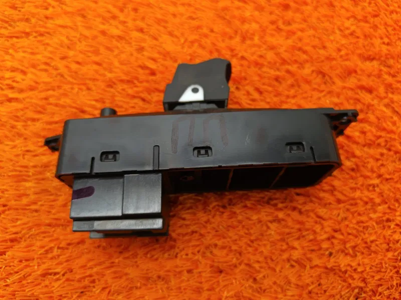 Кнопка стеклоподъемника