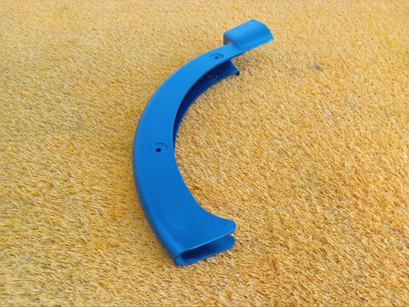 Накладка петли крышки багажника