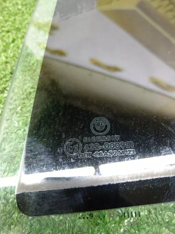 Стекло двери BMW 3-Series 1999 51348196027 E46, заднее левое