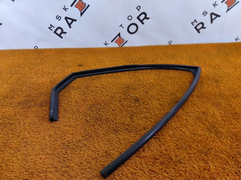 Уплотнитель стекла двери Changan UNI-V 2023 6207111DE01, задний правый