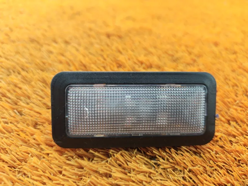 Плафон подсветки багажника