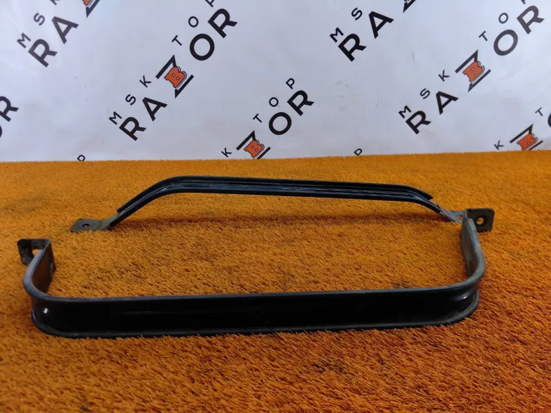 Крепление топливного бака