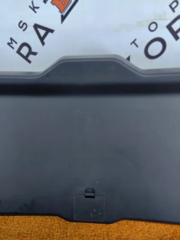 Обшивка крышки багажника