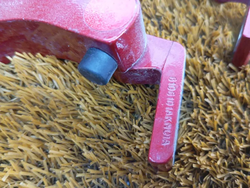 Петля двери