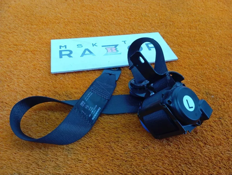 Ремень безопасности