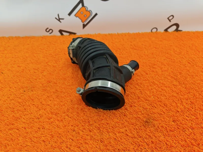 Патрубок воздушного фильтра