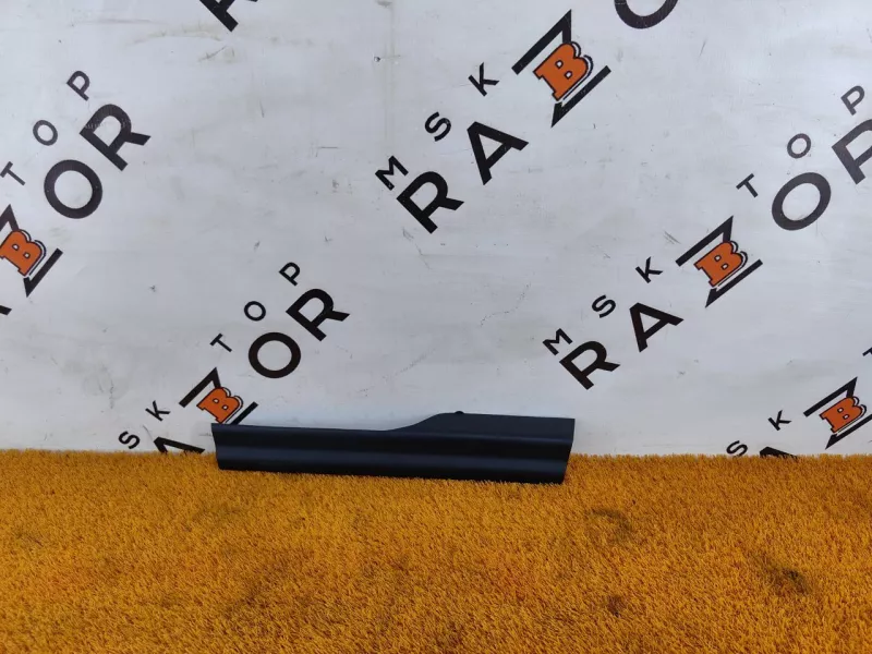 Накладка на порог салона