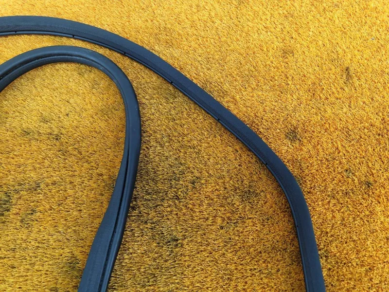 Уплотнитель проема двери