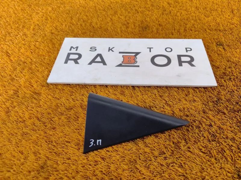 Уголок двери