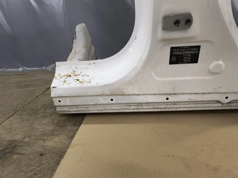 Порог с центральной стойкой