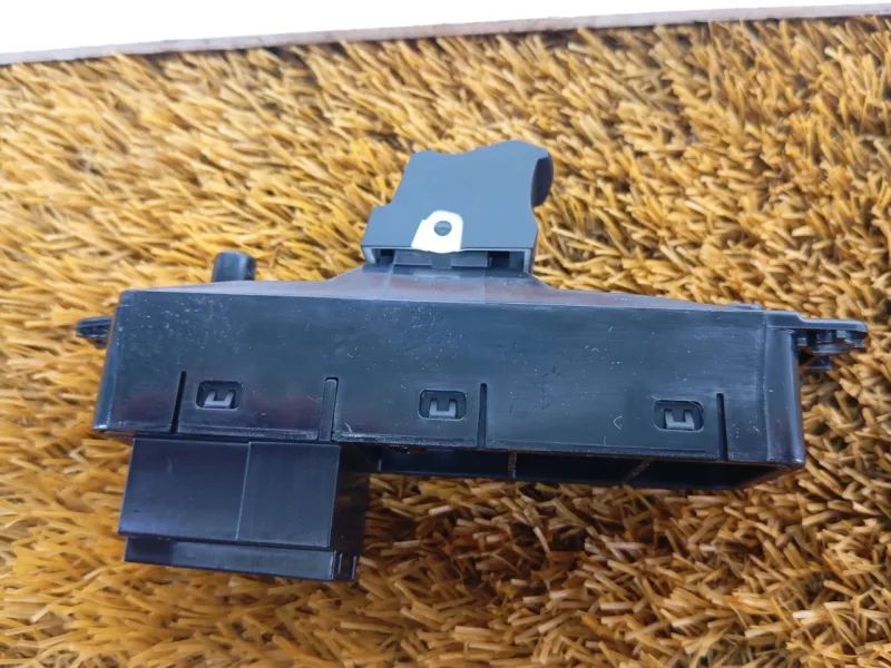 Кнопка стеклоподъемника