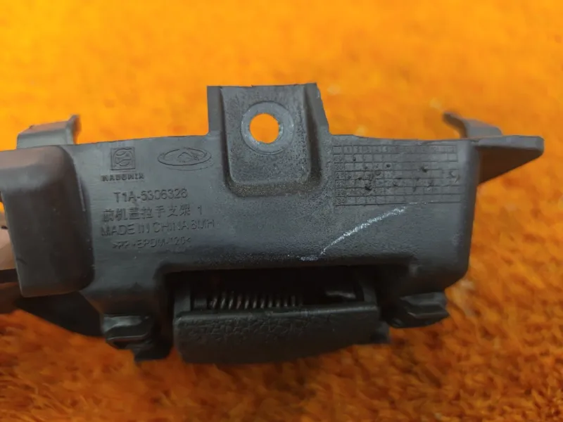 Ручка открывания капота