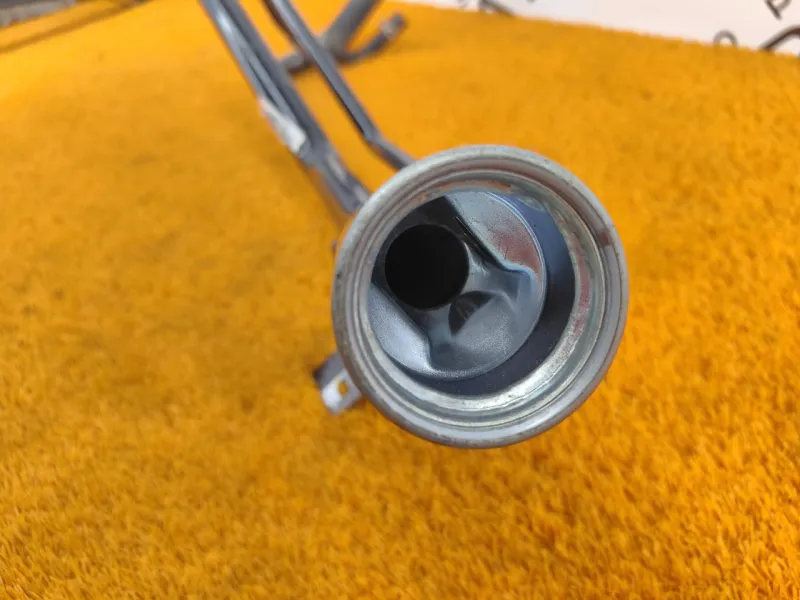 Горловина топливного бака