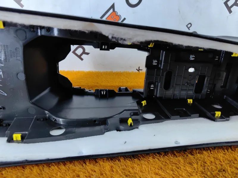 Консоль центральная