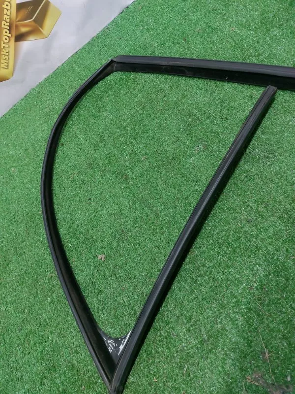 Уплотнитель стекла двери