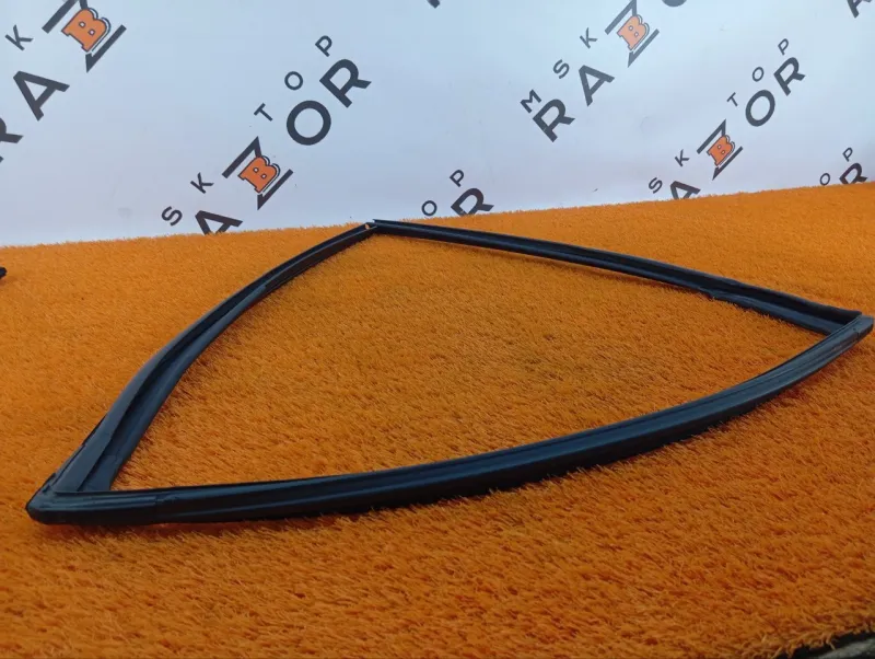 Уплотнитель стекла двери