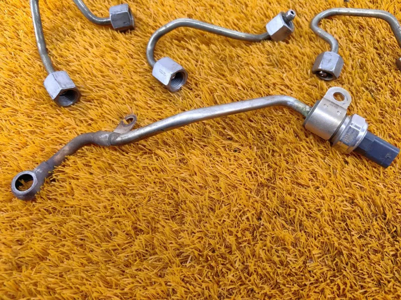 Трубка топливная