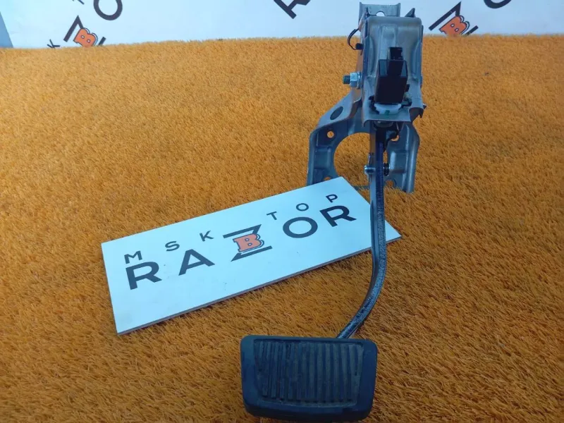 Педаль тормоза