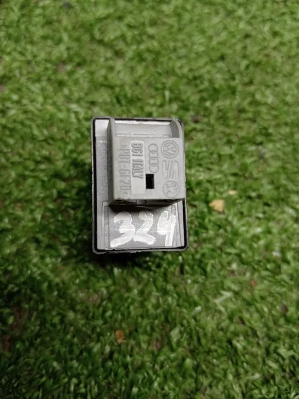 Кнопка стеклоподъемника