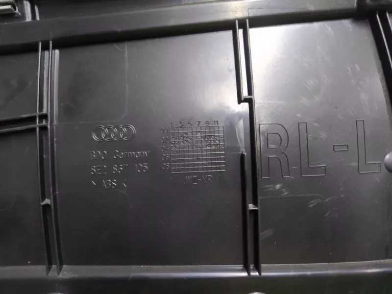 Обшивка двери Audi A4 2005 8E1867103AT8E1 B7, передняя левая