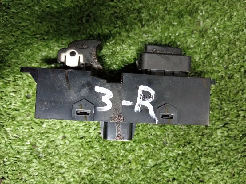 Кнопка стеклоподъемника