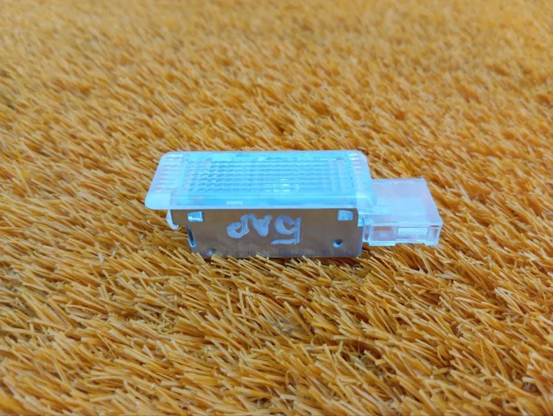 Плафон подсветки бардачка