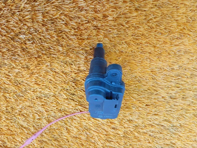 Активатор лючка бензобака