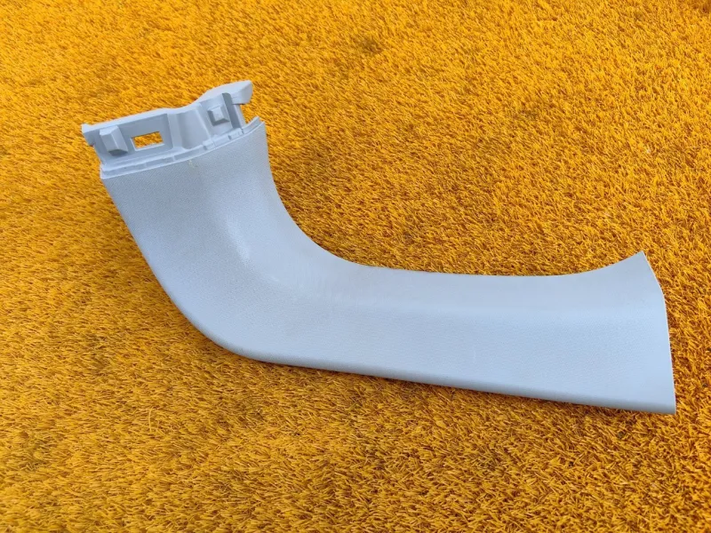 Обшивка двери багажника