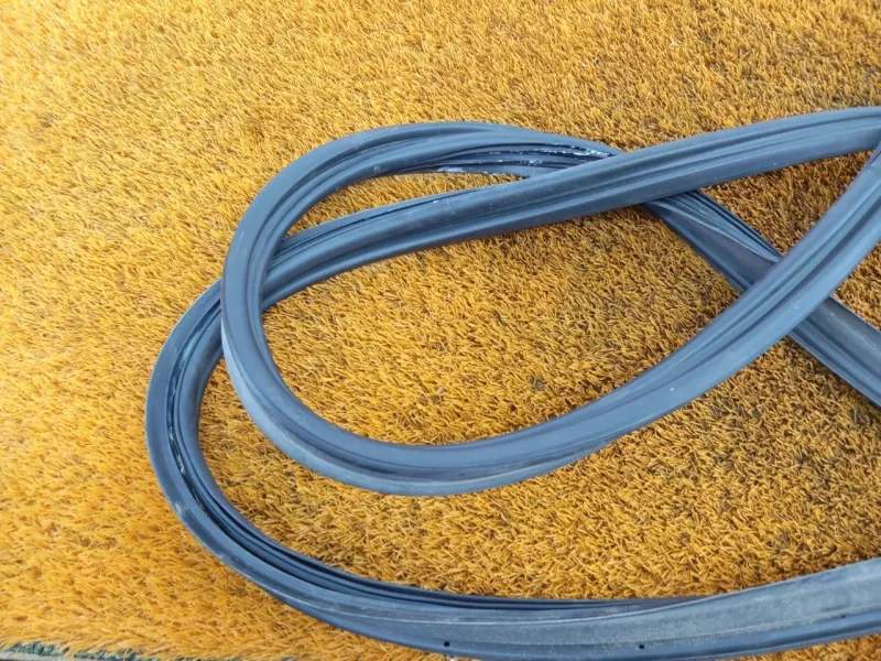 Уплотнитель багажника