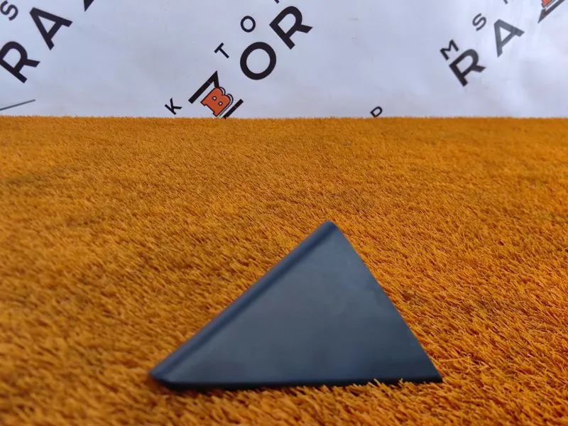 Уголок двери