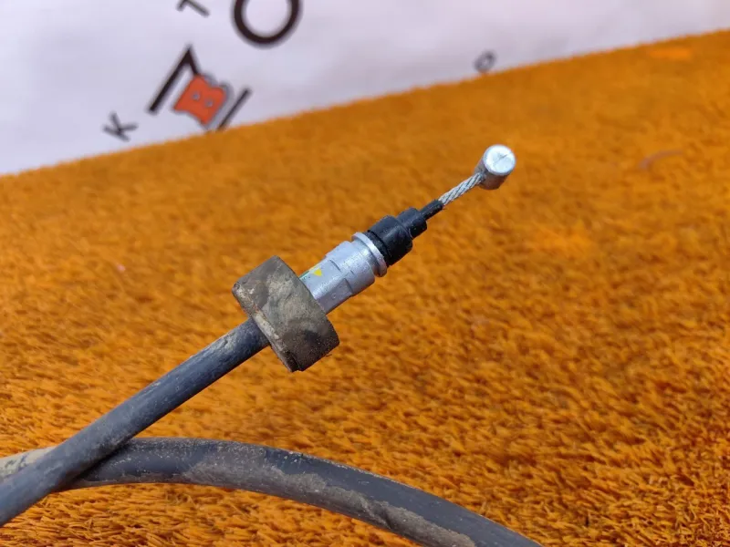 Трос стояночного тормоза