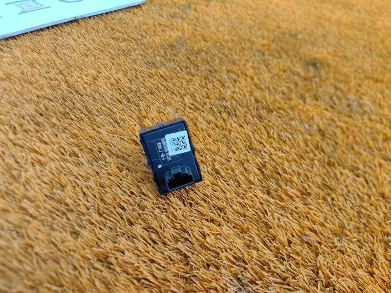 Кнопка стеклоподъемника