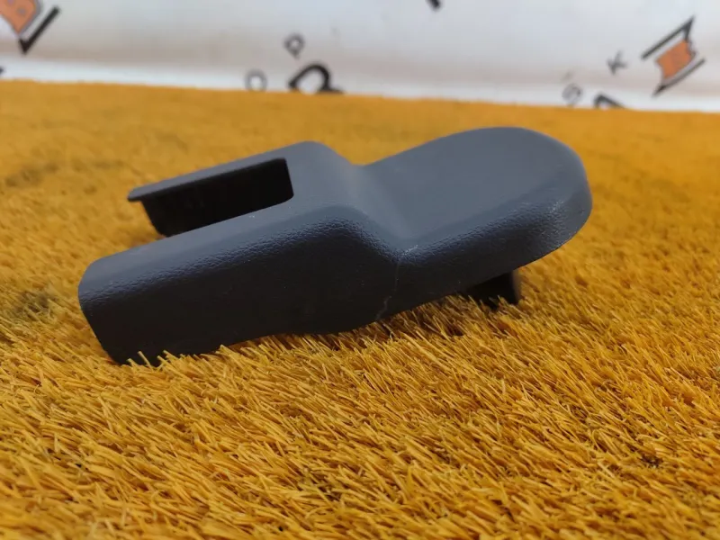 Заглушка крепления сиденья