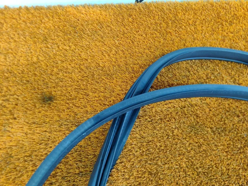 Уплотнитель проема двери