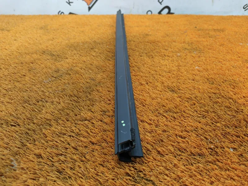 Уплотнитель стекла двери