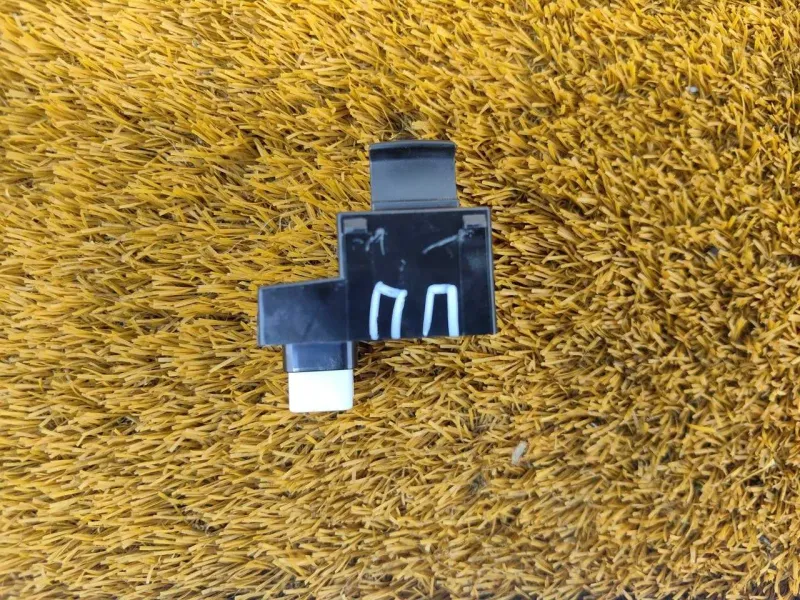 Кнопка стеклоподъемника