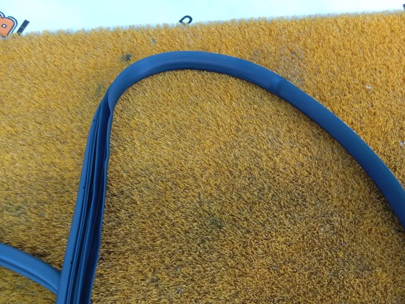 Уплотнитель проема двери