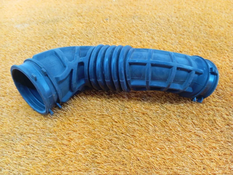 Патрубок воздушного фильтра