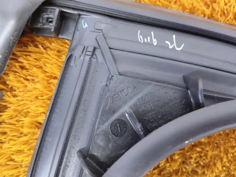 Уплотнитель стекла двери