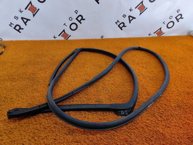 Уплотнитель двери