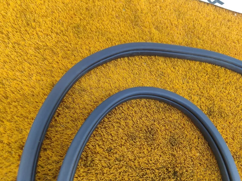 Уплотнитель проема двери