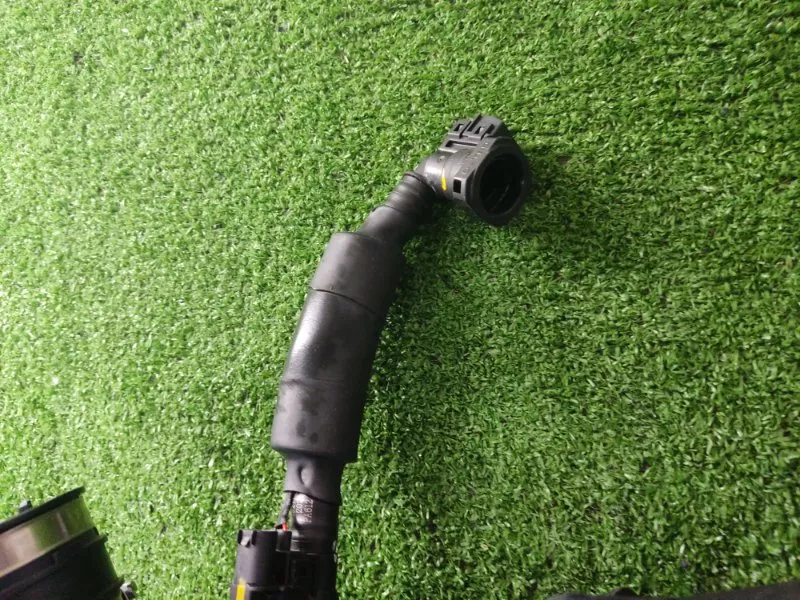 Патрубок воздушного фильтра