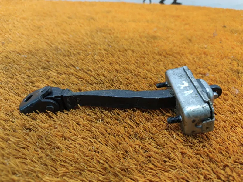 Ограничитель двери