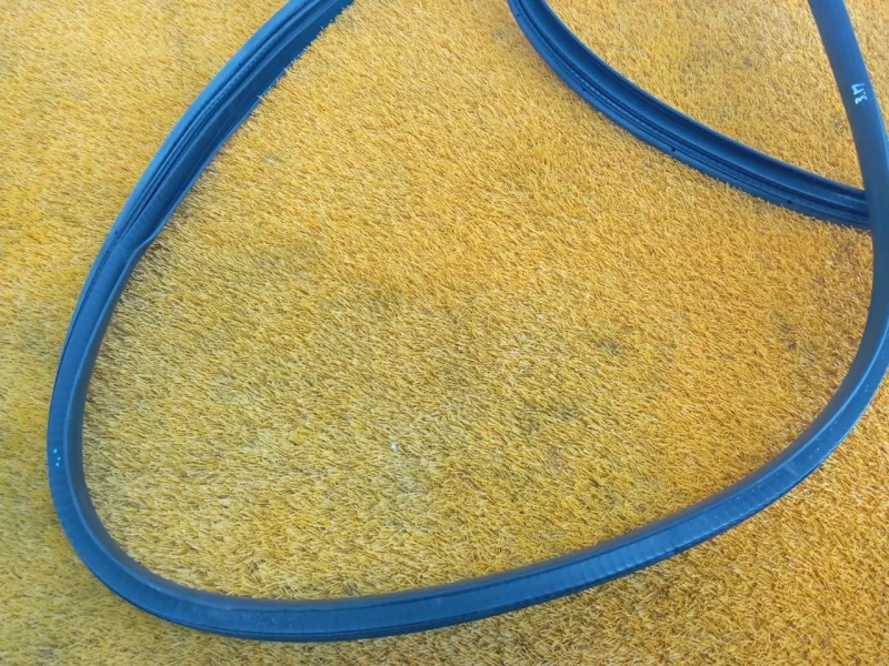 Уплотнитель проема двери