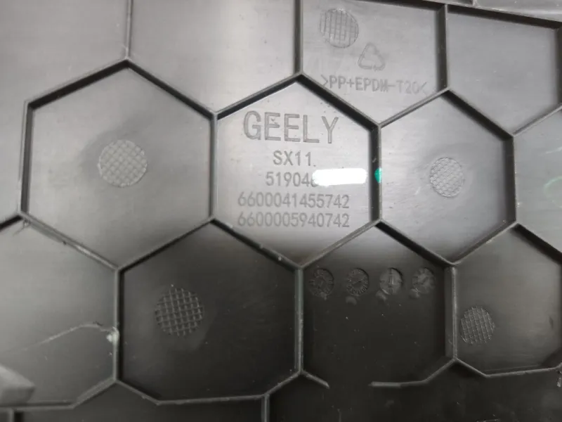 Накладка на торпедо