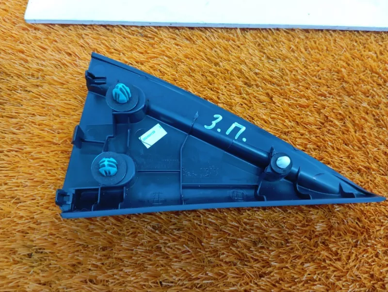 Уголок двери