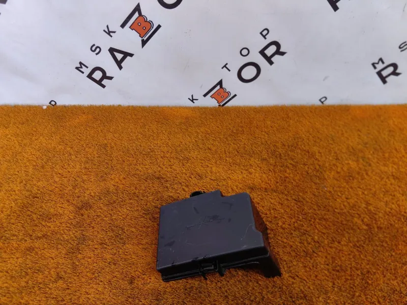 Крышка блока предохранителей