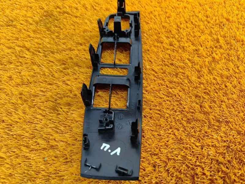 Накладка блока управления стеклоподъемниками